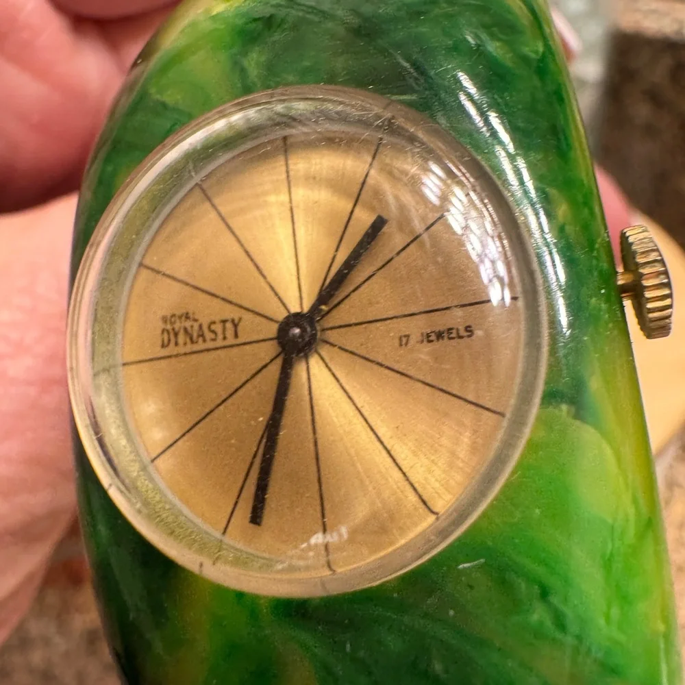 Royal Dynasty 17 jewel Hinged Green Marbled Bakelite Swirl Bangle Watch untested